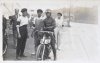 Fotografía de Eduardo Landa, participante en el II Gran Premio de Motocicletas, con una Alcyon