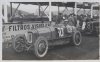 Fotografía de un automóvil ante las tribunas del Circuito de Lasarte