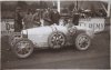 Fotografía del piloto Pedro de Vizcaya con su bólido Bugatti en el II Gran Premio de San Sebastián