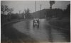 Fotografía del piloto Julio Segovia conduciendo un automóvil S.A.R.A. en el Circuito de Lasarte