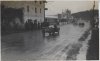 Fotografía de Fernando de Vizcaya conduciendo un automóvil Bugatti en el II Gran Premio de Guipúzcoa de Turismos