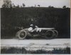 Fotografía del ganador del II Gran Premio de San Sebastián, Henry Segrave, con su automóvil Sunbeam en el Circuito de Lasarte