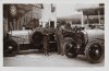 Fotografía de los automóviles participantes en III Gran Premio de Turismos. Con el nº 1, el automóvil Excelsior del piloto Nicola Carais. Con el número 3, el automóvil Excelsior del piloto Arthur Duray