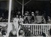 Fotografía del Príncipe de Asturias con su hermano Jaime de Borbón junto con el piloto Albert Divo, el presidente del RACG Manuel Rezola, el presidente del RACE el duque de Alba y Louis Delage, constructor de Courbevoi