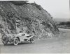 Fotografía de Bergia, piloto participante en el III Gran Premio de Turismos. Detrás, Louis Rigal con su automóvil peugeot