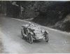 Fotografía de Fernando Minoia, piloto participante en el III Gran Premio de Turismos. Detrás, Louis Rigal con su automóvil peugeot