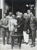 Fotografía del presidente del RACG Manuel Rezola en la entrega de trofeos del III Gran Premios de San Sebastián. De izquierda a derecha: Jules Goux, Pedro de Vizcaya, Manuel Rezola, Ettore Bugatti y Fernando de Vizcaya