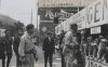 Fotografía del ganador del I Gran Premio de España, Bartolomeo Costantini, saludando al público