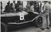 Fotografía del piloto Joaquín Palacios con su Maserati preparándose para competir en el II Gran Premio de España