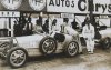 Fotografía del piloto Emilio Materassi junto con otros pilotos participantes en el Gran Premio de España