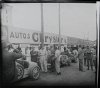 Fotografía del piloto Emilio Materassi recibiendo los consejos de Bartolomeo Costantini antes de competir en el Gran Premio de España 