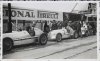 Fotografía de los automóviles Mercedes de Rudolf Caracciola y Luigi Fagioli aparcados en el circuito de Lasarte