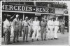 Fotografía de los pilotos de las escuderías alemanas:  Hans Stuck von Viliez, Archille Varzi y Bernard Rosemeyer de Auto-Union : Luigi Fagioli, Manfred von Brauschistch y Rudolf Caracciola de la escudería Mercedes Benz 