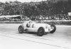 Fotografía del piloto Luigi Fagioli con su automóvil Mercedes Benz compitiendo en Gran Premio de España de 1935